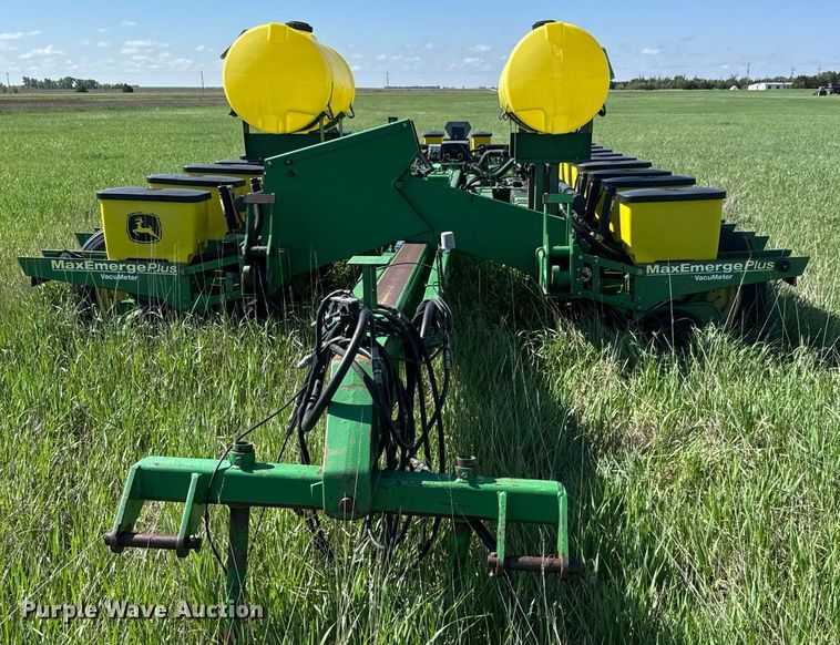 image for item EQ1432 2002 John Deere 1770 Conservation planter