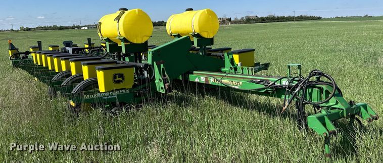 image for item EQ1432 2002 John Deere 1770 Conservation planter