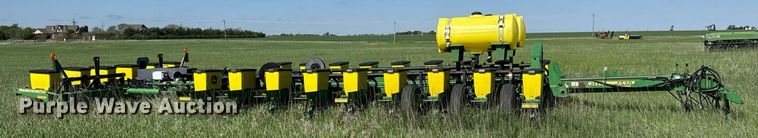 image for item EQ1432 2002 John Deere 1770 Conservation planter