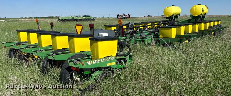 image for item EQ1432 2002 John Deere 1770 Conservation planter