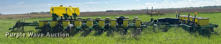 image for item EQ1432 2002 John Deere 1770 Conservation planter
