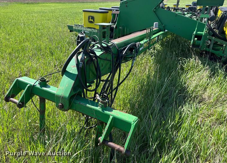 image for item EQ1432 2002 John Deere 1770 Conservation planter