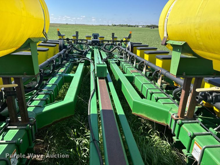 image for item EQ1432 2002 John Deere 1770 Conservation planter