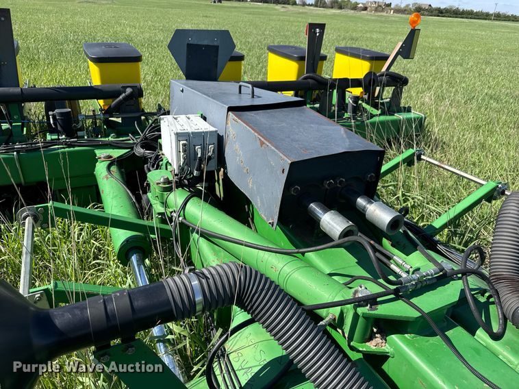 image for item EQ1432 2002 John Deere 1770 Conservation planter