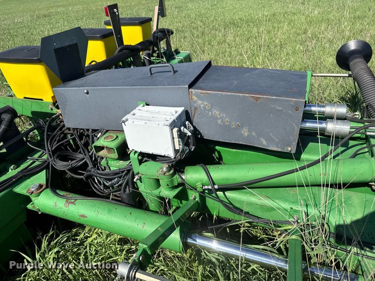 image for item EQ1432 2002 John Deere 1770 Conservation planter