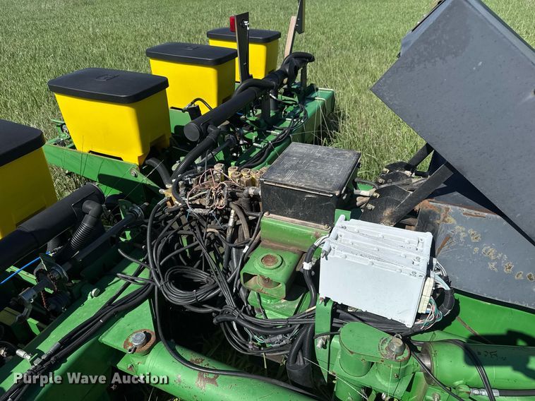 image for item EQ1432 2002 John Deere 1770 Conservation planter