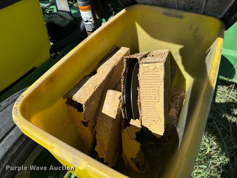 image for item EQ1432 2002 John Deere 1770 Conservation planter