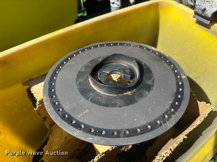 image for item EQ1432 2002 John Deere 1770 Conservation planter
