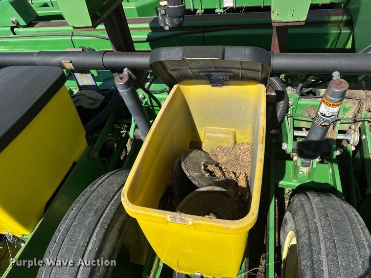 image for item EQ1432 2002 John Deere 1770 Conservation planter