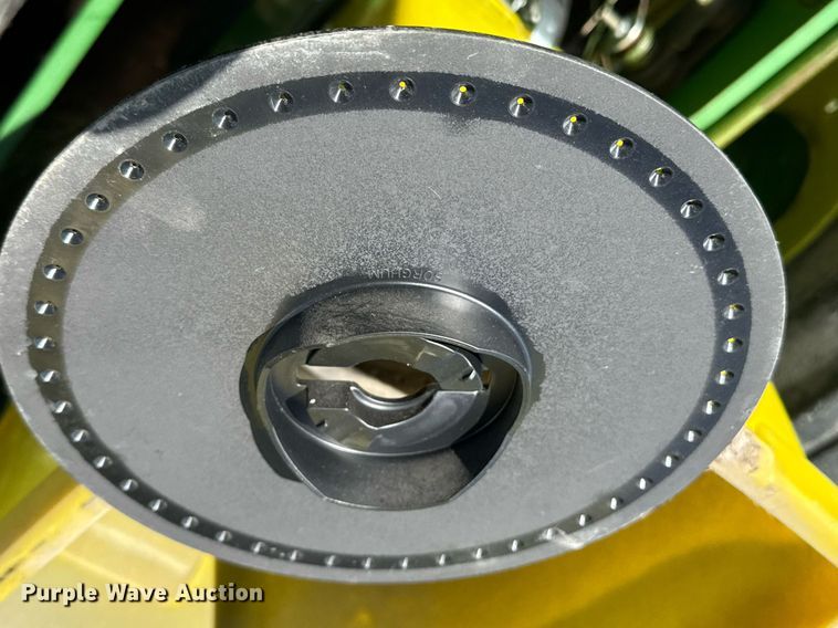 image for item EQ1432 2002 John Deere 1770 Conservation planter