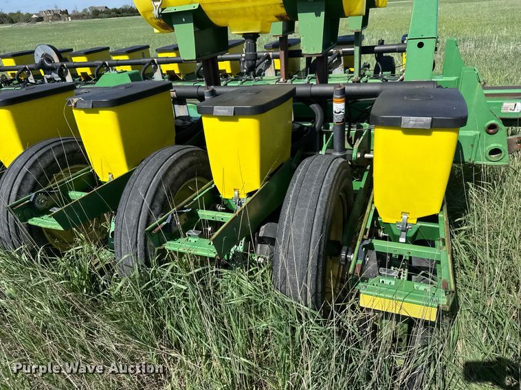 image for item EQ1432 2002 John Deere 1770 Conservation planter