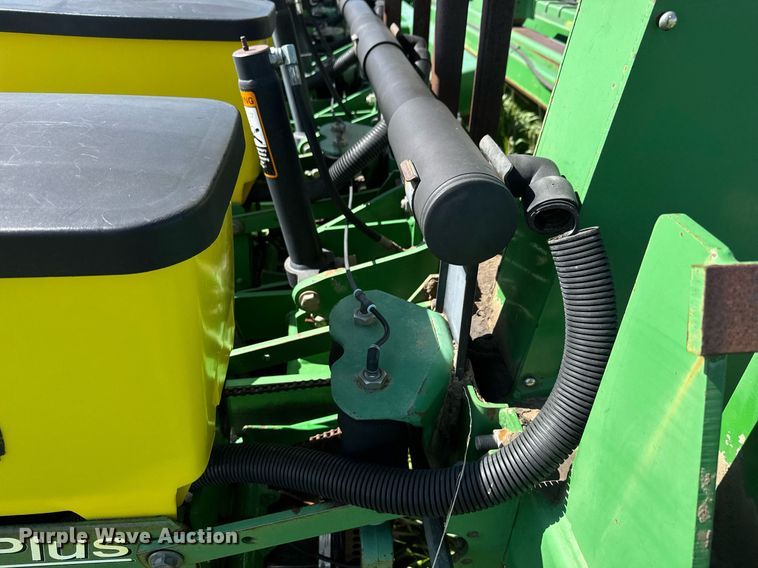 image for item EQ1432 2002 John Deere 1770 Conservation planter