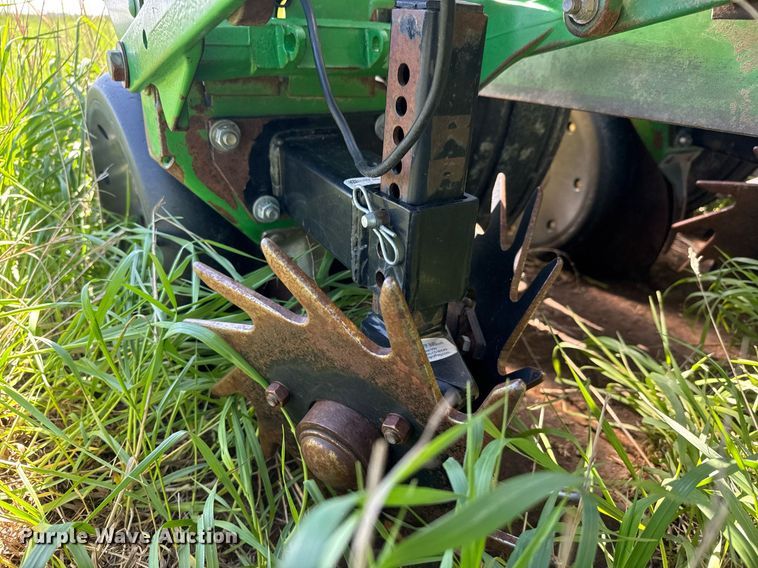 image for item EQ1432 2002 John Deere 1770 Conservation planter