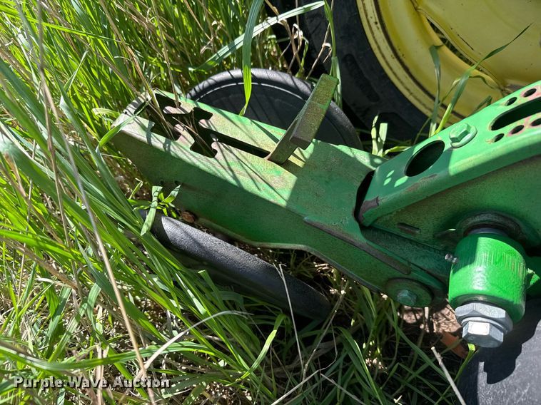 image for item EQ1432 2002 John Deere 1770 Conservation planter