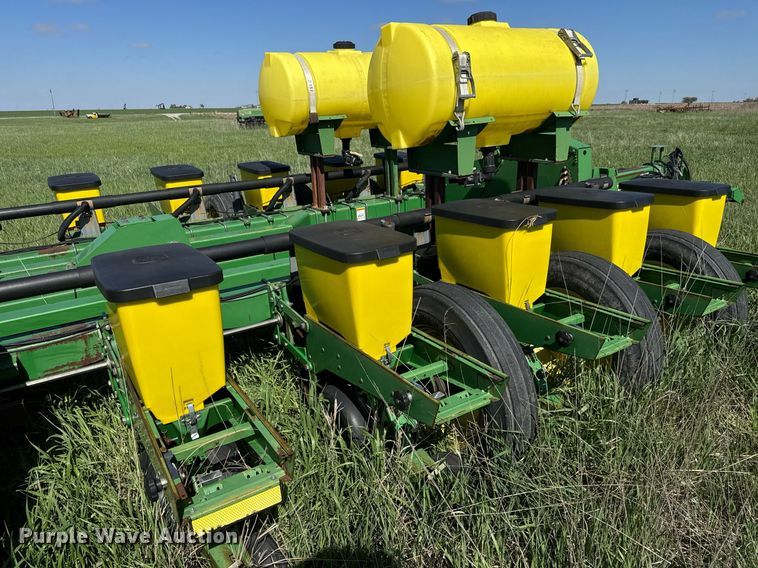 image for item EQ1432 2002 John Deere 1770 Conservation planter
