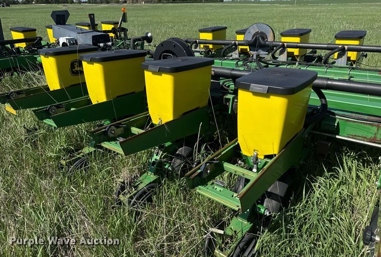 image for item EQ1432 2002 John Deere 1770 Conservation planter