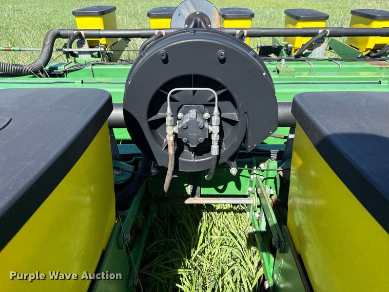 image for item EQ1432 2002 John Deere 1770 Conservation planter