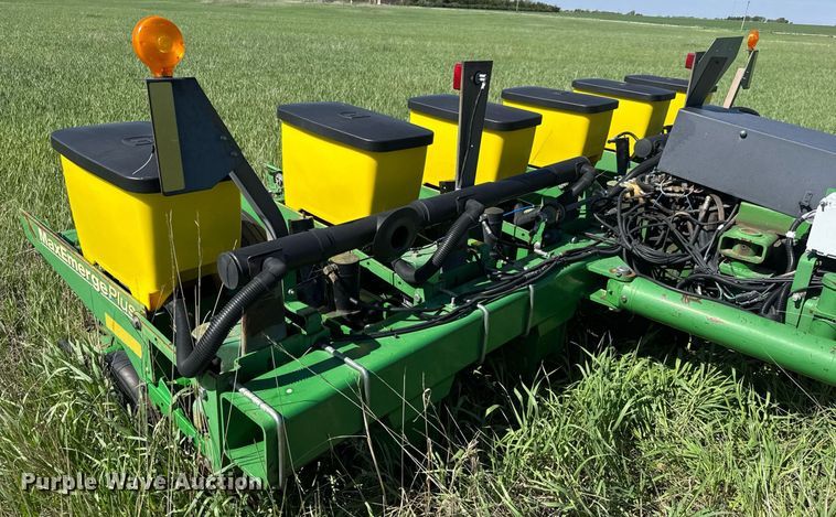 image for item EQ1432 2002 John Deere 1770 Conservation planter