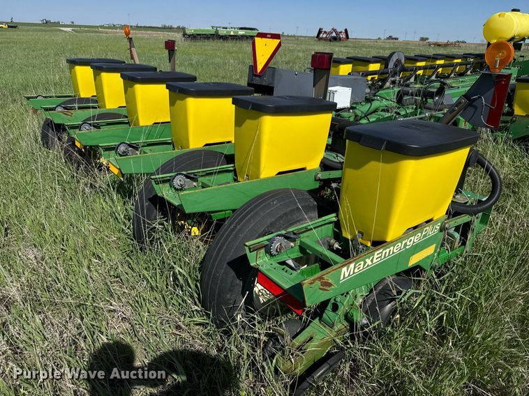 image for item EQ1432 2002 John Deere 1770 Conservation planter