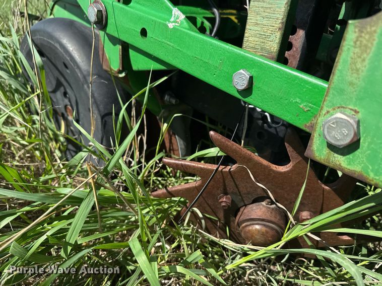 image for item EQ1432 2002 John Deere 1770 Conservation planter