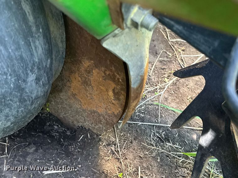 image for item EQ1432 2002 John Deere 1770 Conservation planter