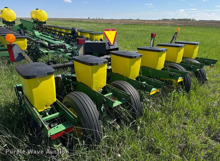 image for item EQ1432 2002 John Deere 1770 Conservation planter