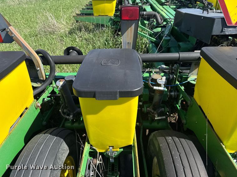 image for item EQ1432 2002 John Deere 1770 Conservation planter