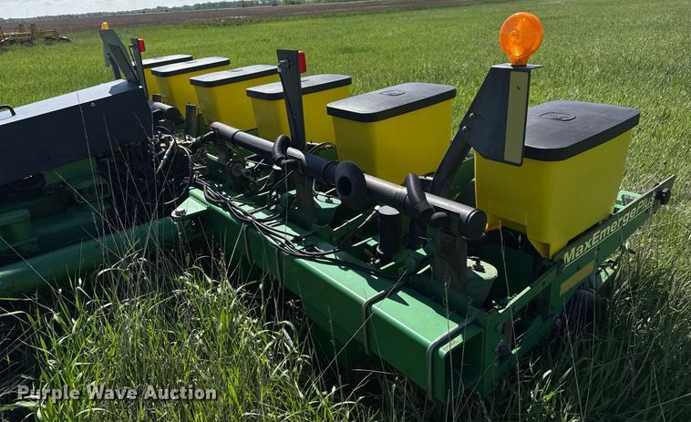 image for item EQ1432 2002 John Deere 1770 Conservation planter