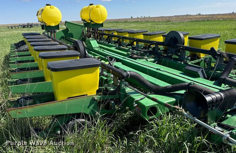 image for item EQ1432 2002 John Deere 1770 Conservation planter