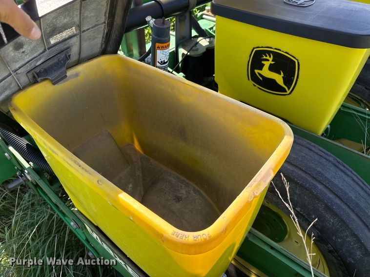 image for item EQ1432 2002 John Deere 1770 Conservation planter