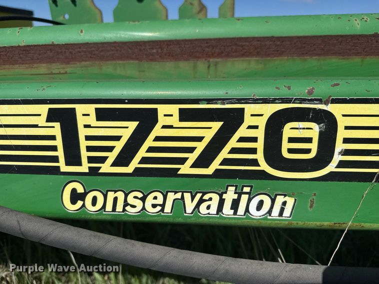 image for item EQ1432 2002 John Deere 1770 Conservation planter