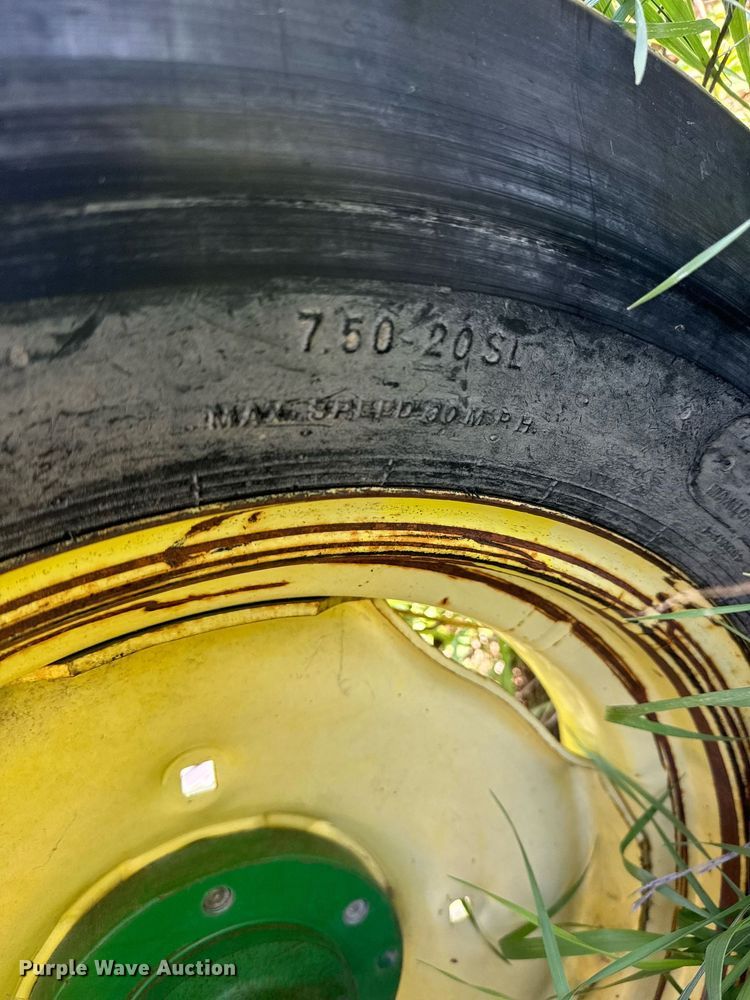 image for item EQ1432 2002 John Deere 1770 Conservation planter