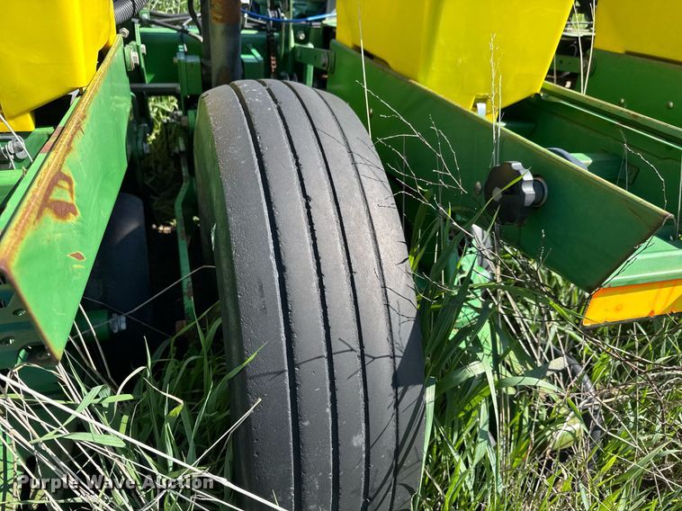 image for item EQ1432 2002 John Deere 1770 Conservation planter