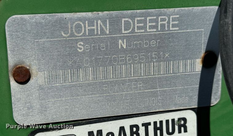 image for item EQ1432 2002 John Deere 1770 Conservation planter