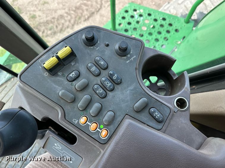 image for item EQ4760 2002 John Deere 9750 STS combine