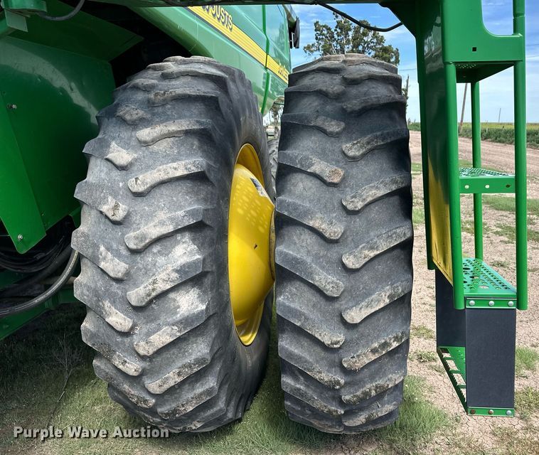image for item EQ4760 2002 John Deere 9750 STS combine