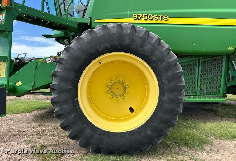image for item EQ4760 2002 John Deere 9750 STS combine