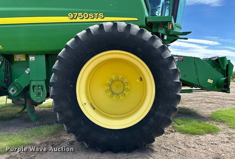 image for item EQ4760 2002 John Deere 9750 STS combine