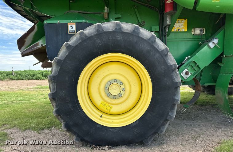 image for item EQ4760 2002 John Deere 9750 STS combine