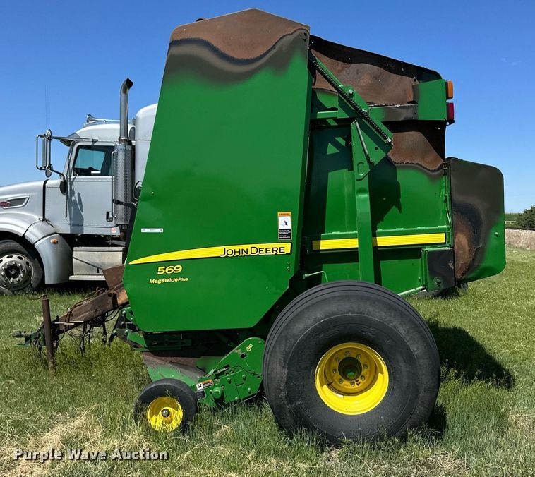 image for item EQ4771 John Deere 569 MegaWide Plus round baler