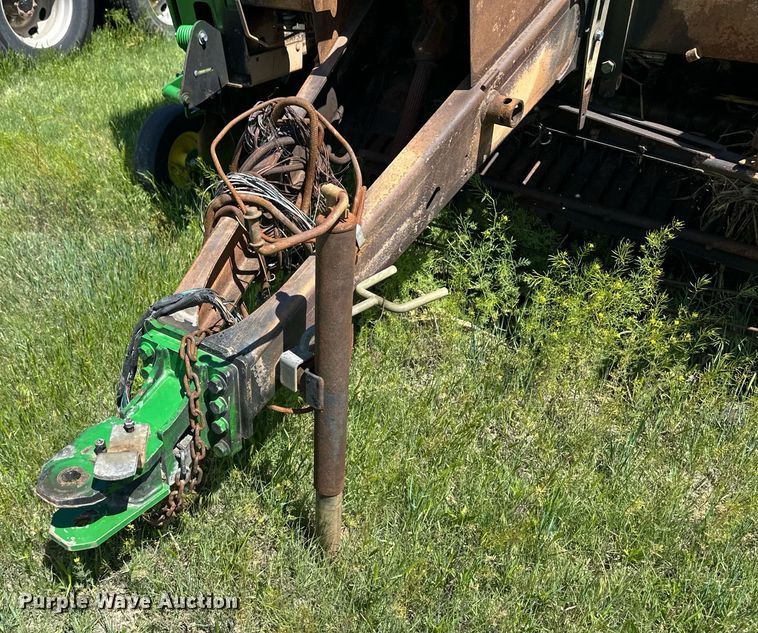 image for item EQ4771 John Deere 569 MegaWide Plus round baler