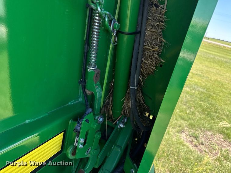 image for item EQ4771 John Deere 569 MegaWide Plus round baler