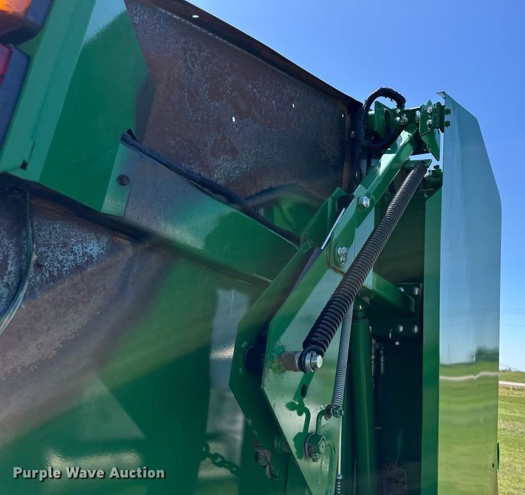 image for item EQ4771 John Deere 569 MegaWide Plus round baler