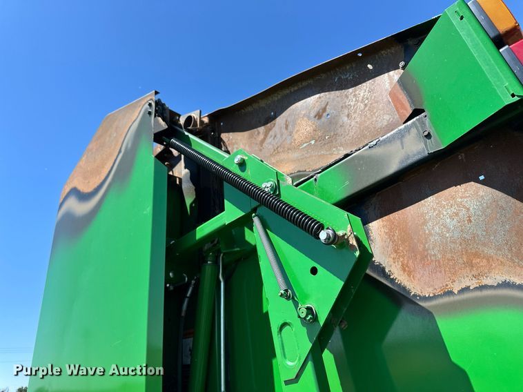 image for item EQ4771 John Deere 569 MegaWide Plus round baler