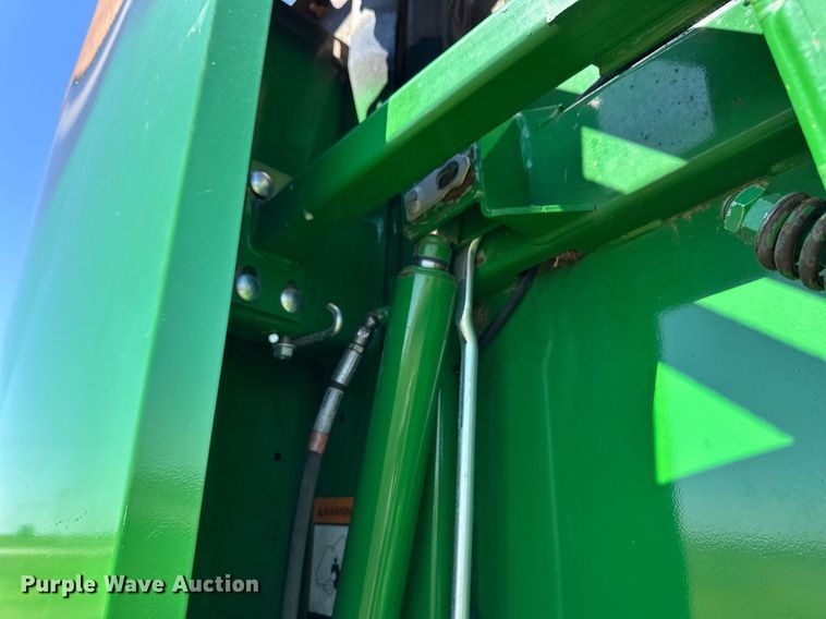 image for item EQ4771 John Deere 569 MegaWide Plus round baler