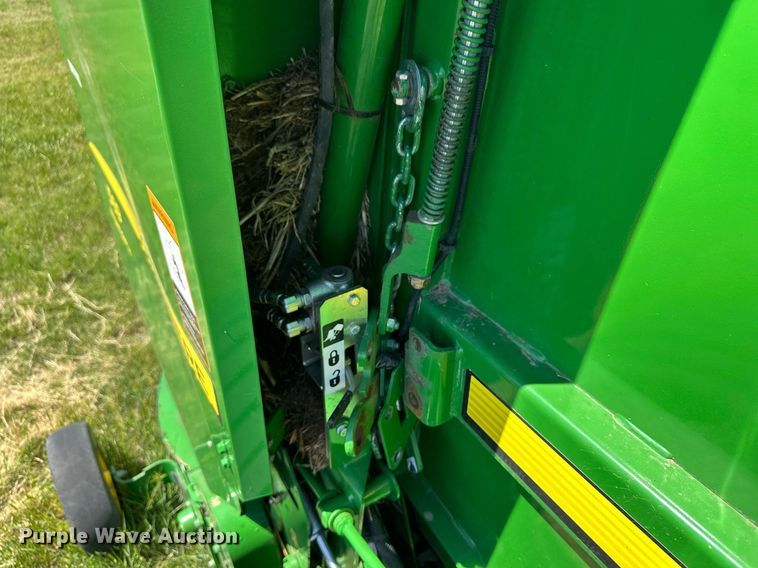 image for item EQ4771 John Deere 569 MegaWide Plus round baler