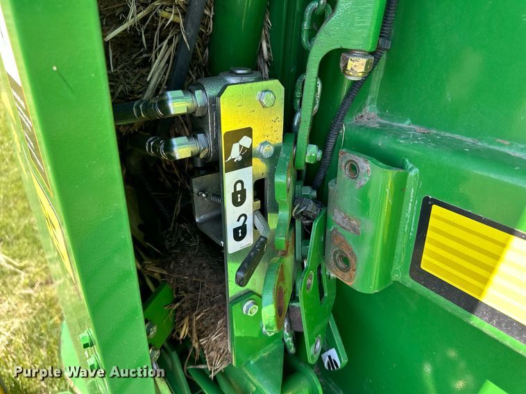 image for item EQ4771 John Deere 569 MegaWide Plus round baler