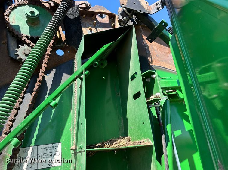 image for item EQ4771 John Deere 569 MegaWide Plus round baler