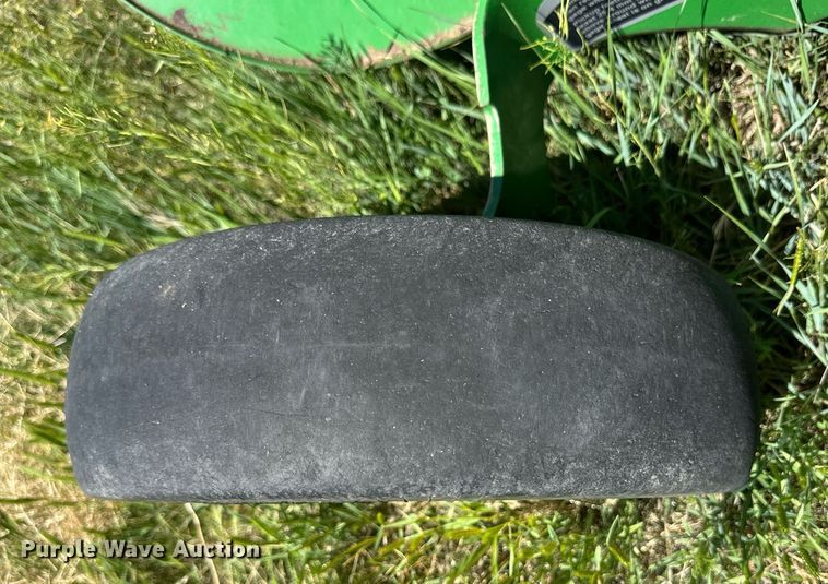 image for item EQ4771 John Deere 569 MegaWide Plus round baler