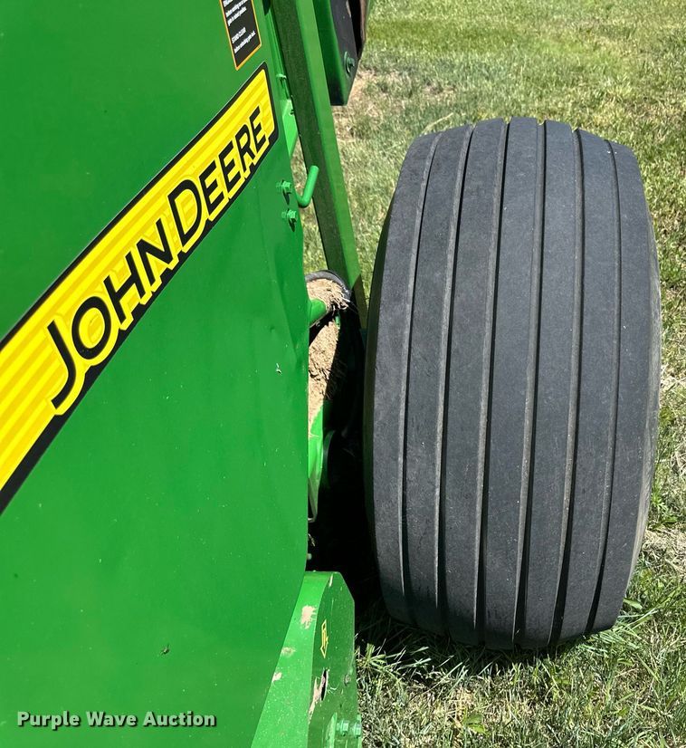image for item EQ4771 John Deere 569 MegaWide Plus round baler